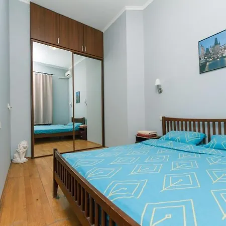 Apartment In Center Metro Olimpiyskay Velyka Vaselkivska Street *